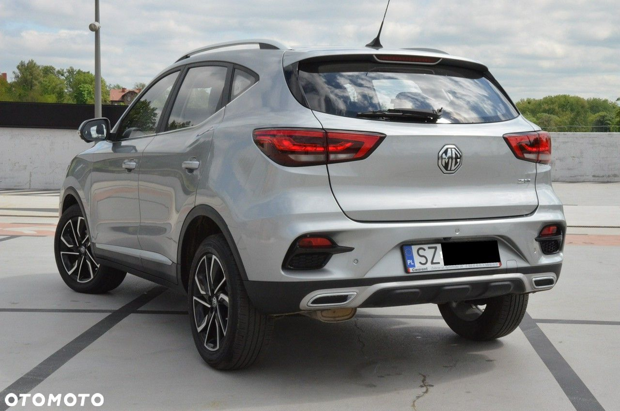 MG ZS - 11