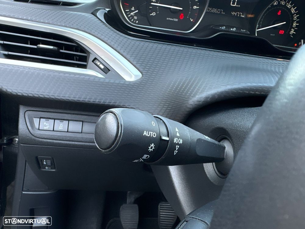 Peugeot 208 1.2 PureTech Style - 31