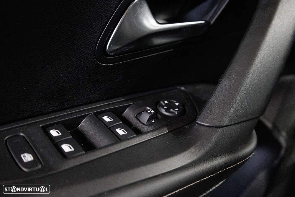 Peugeot 2008 1.2 Allure - 33