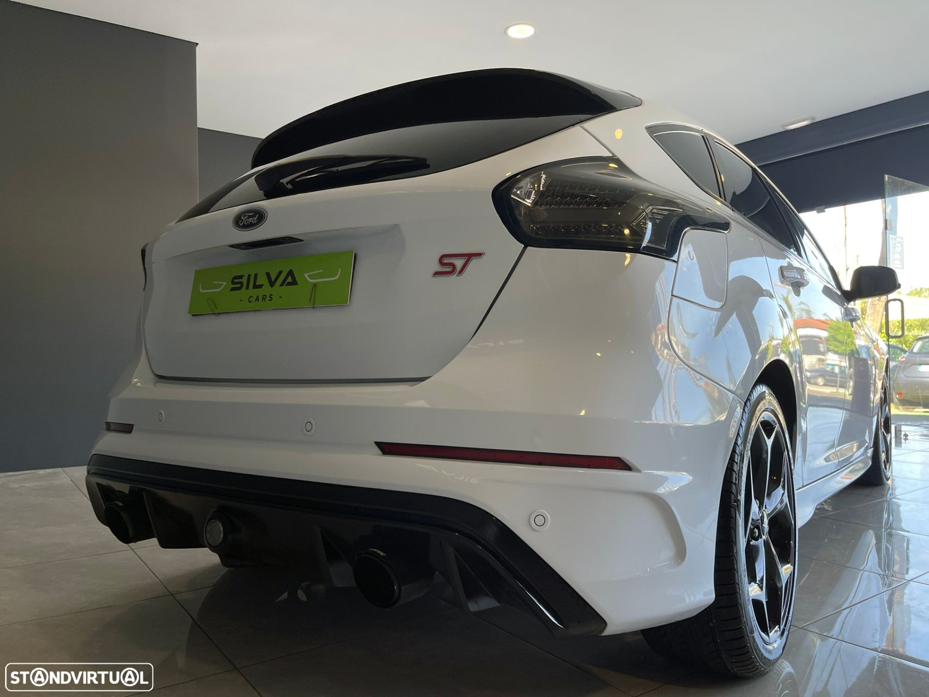 Ford Focus 2.0i ST-2 - 7