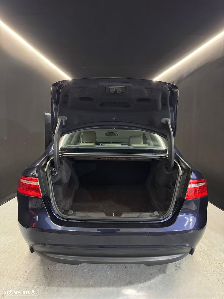 Jaguar Xe 2016 photo 3