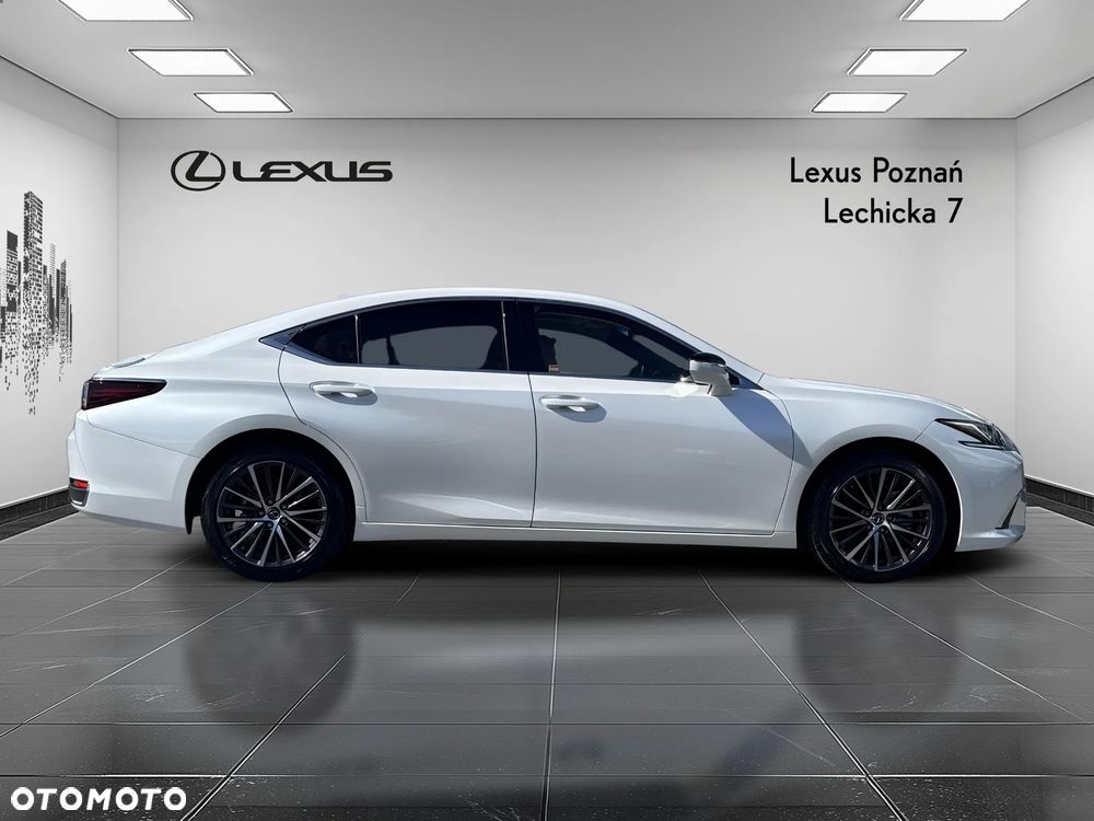 Lexus ES - 7