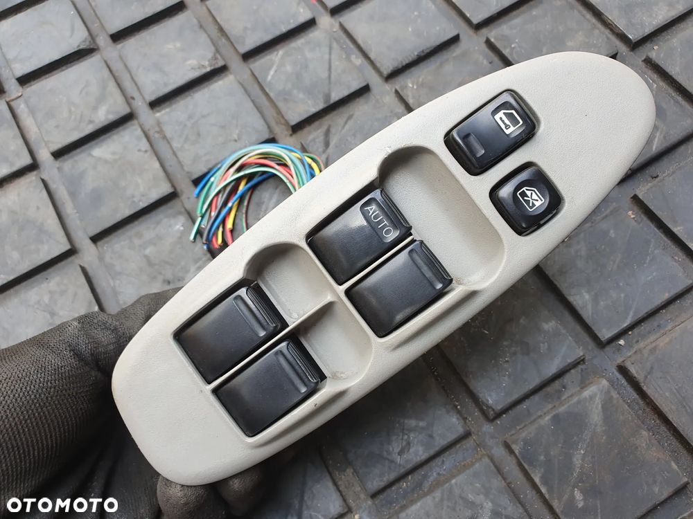 NISSAN ALMERA TINO PRZEŁĄCZNIKI PANEL SZYB 80961BU400 + WTYCZKA INSTALACJA EUROPA - 1