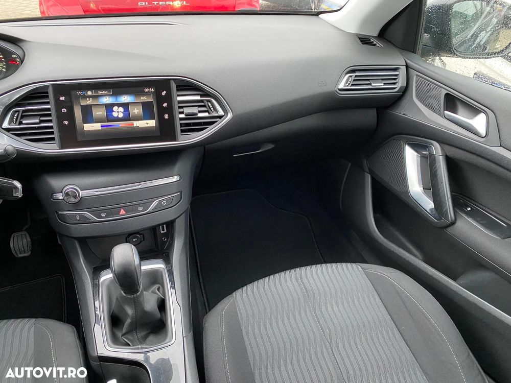 Peugeot 308 - 8