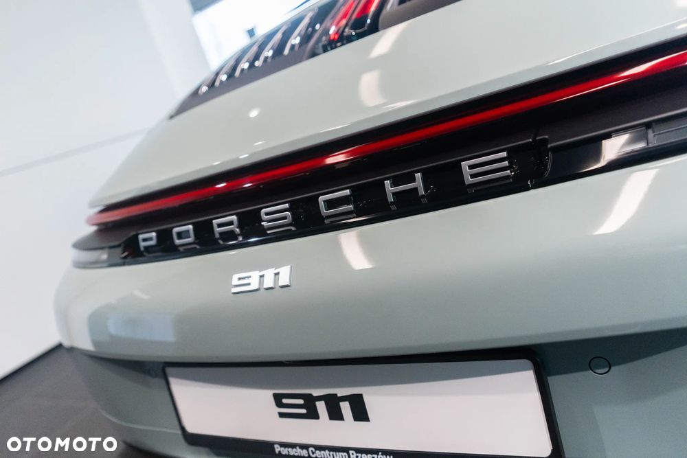 Porsche 911 Carrera 4S - 30