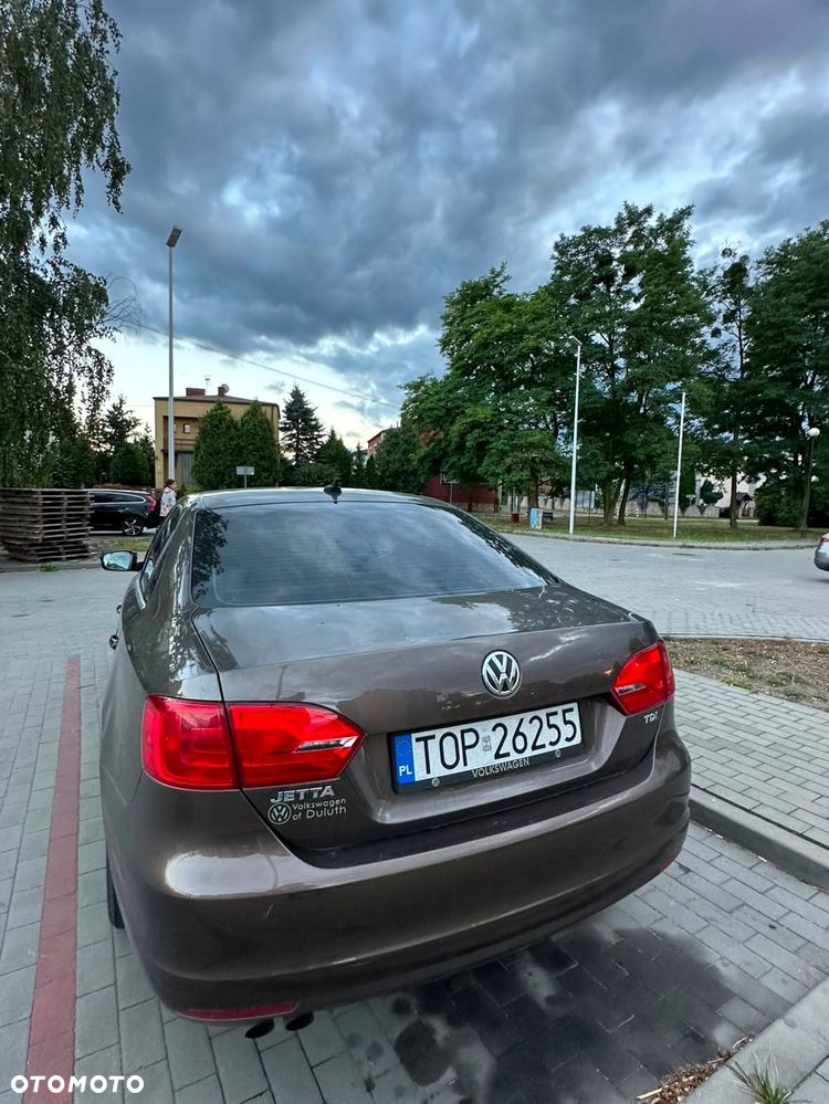 Volkswagen Jetta 2.0 TDI Highline DSG - 8