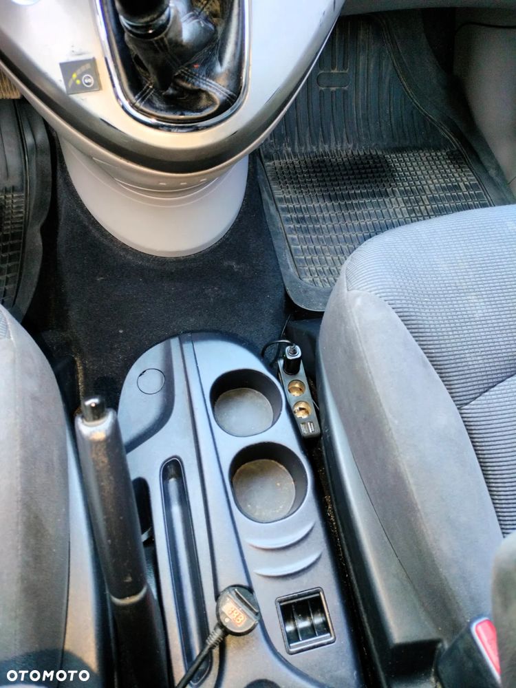 Mitsubishi Grandis - 33