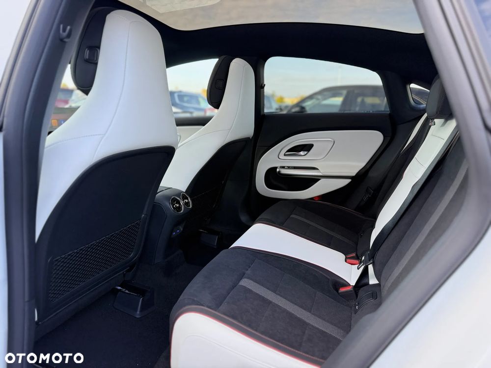 Mercedes-Benz CLA 200 - 31