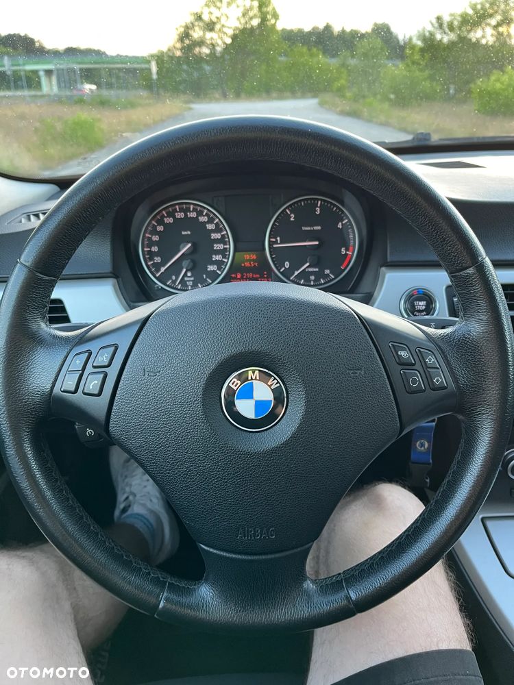 BMW Seria 3 318d - 17