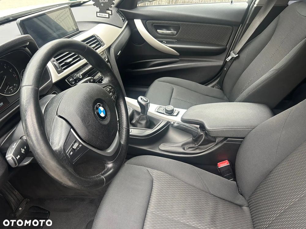 BMW Seria 3 318i Sport Line - 17