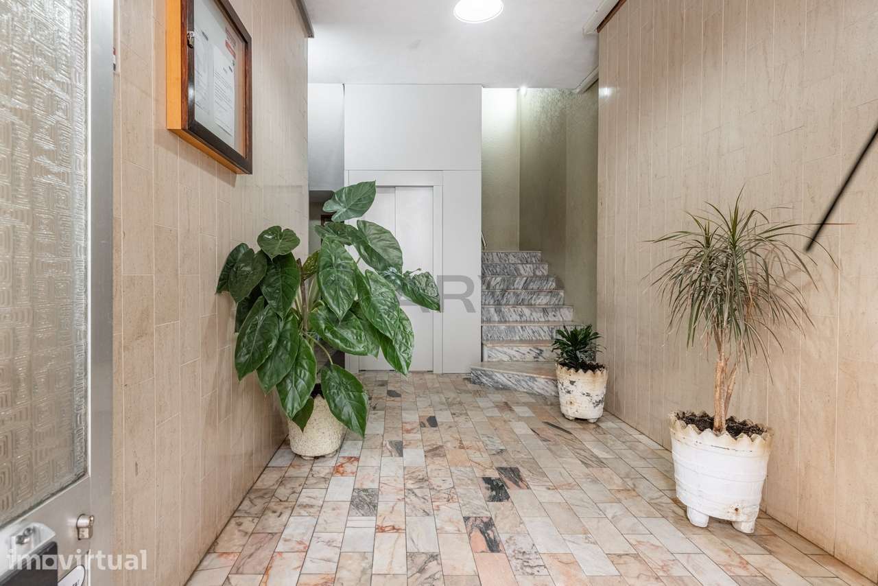 Apartamento T3 localizado na Rua Conselheiro Lobato, Braga - Grande imagem: 2/17