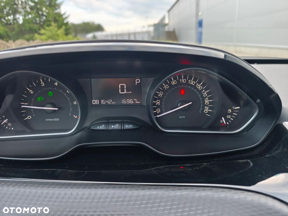 Peugeot 2008 - 12