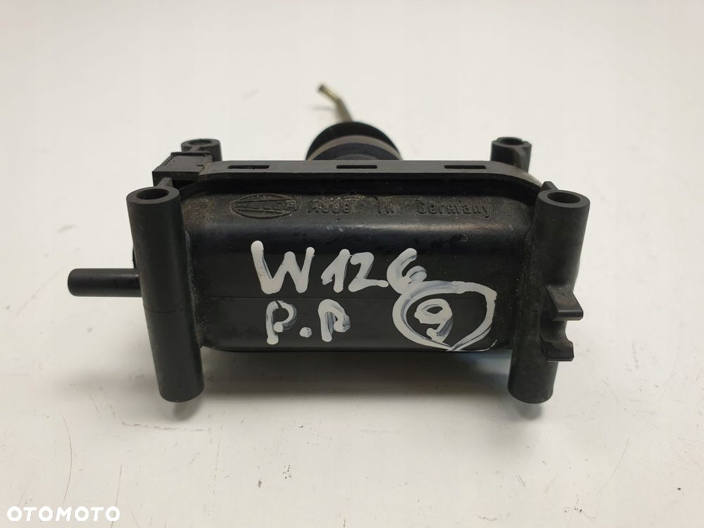 Mercedes W126 SEC SIŁOWNIK TYLNEGO ZAMKA Prawy tył - 1