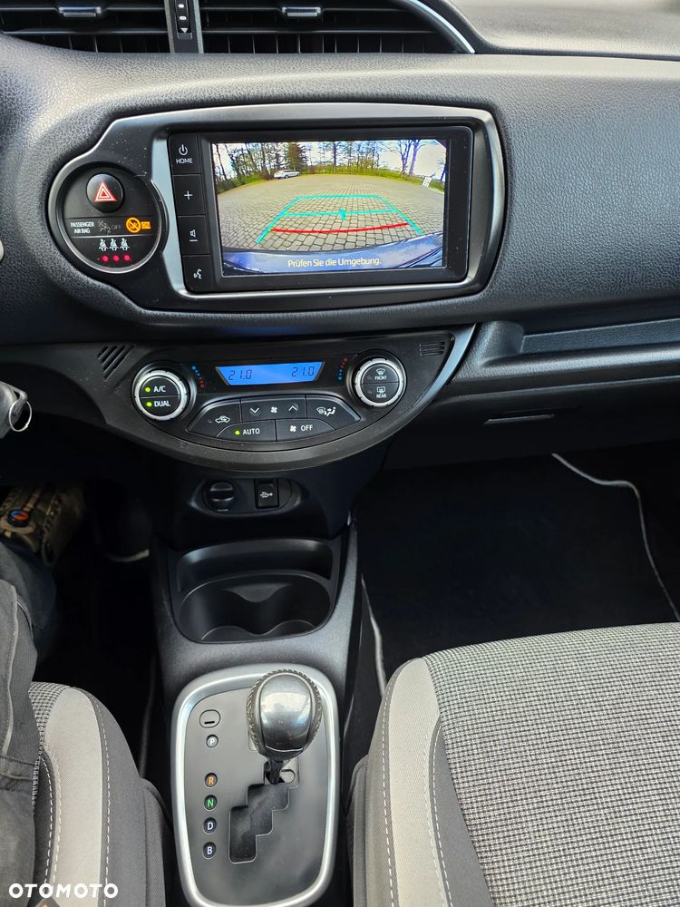 Toyota Yaris Hybrid 100 Premium - 25