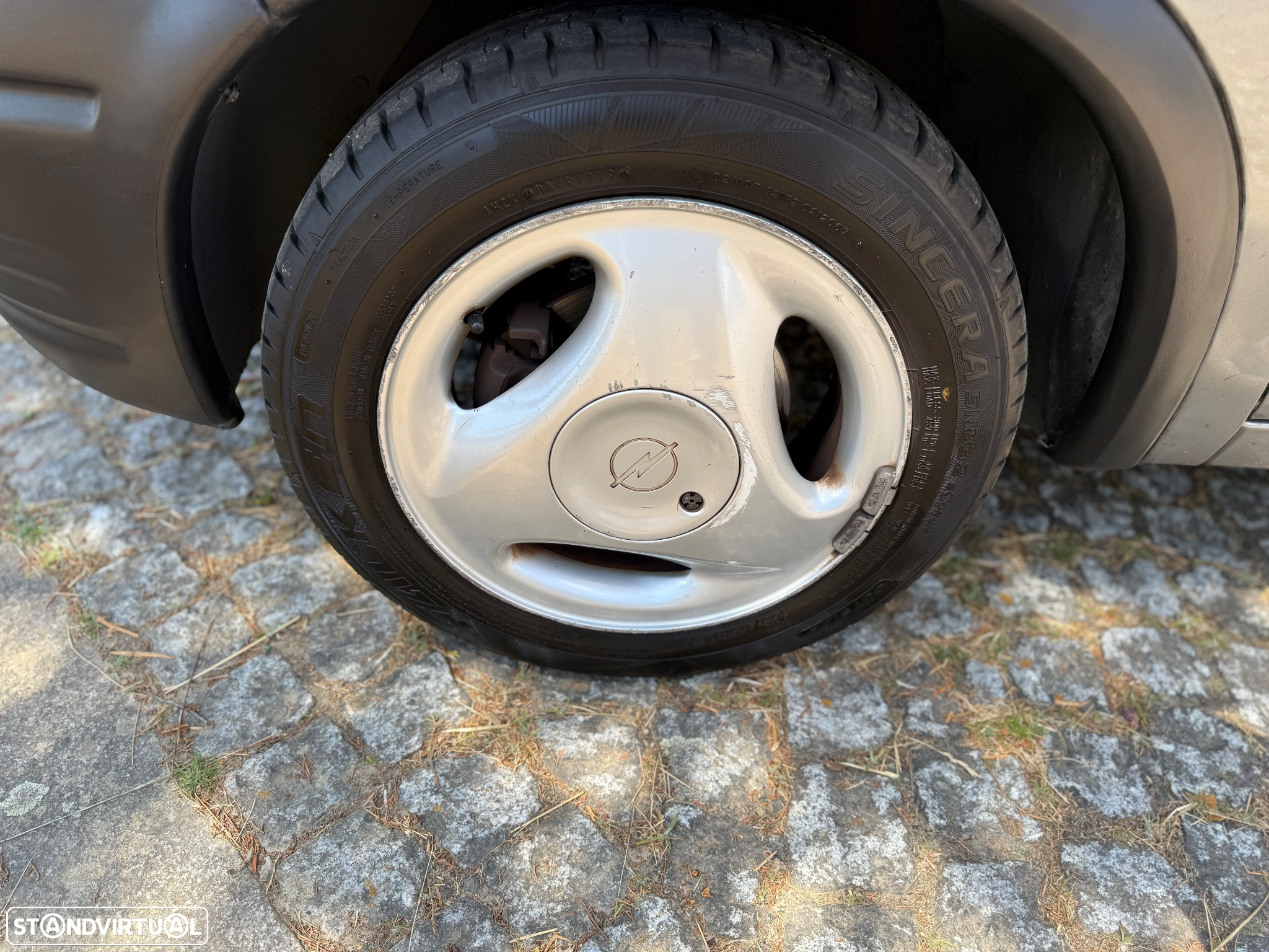 Opel Corsa 1.4 16V GLS - 13