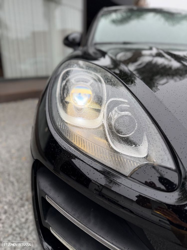Porsche Macan Turbo - 35