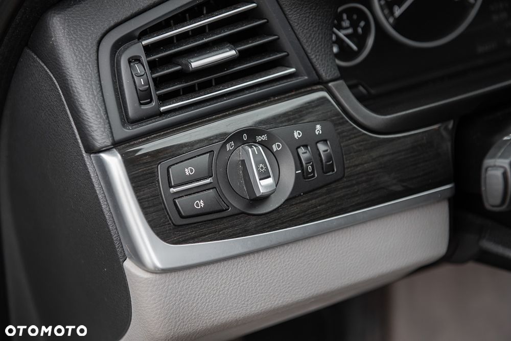 BMW Seria 5 520d Luxury Line - 15