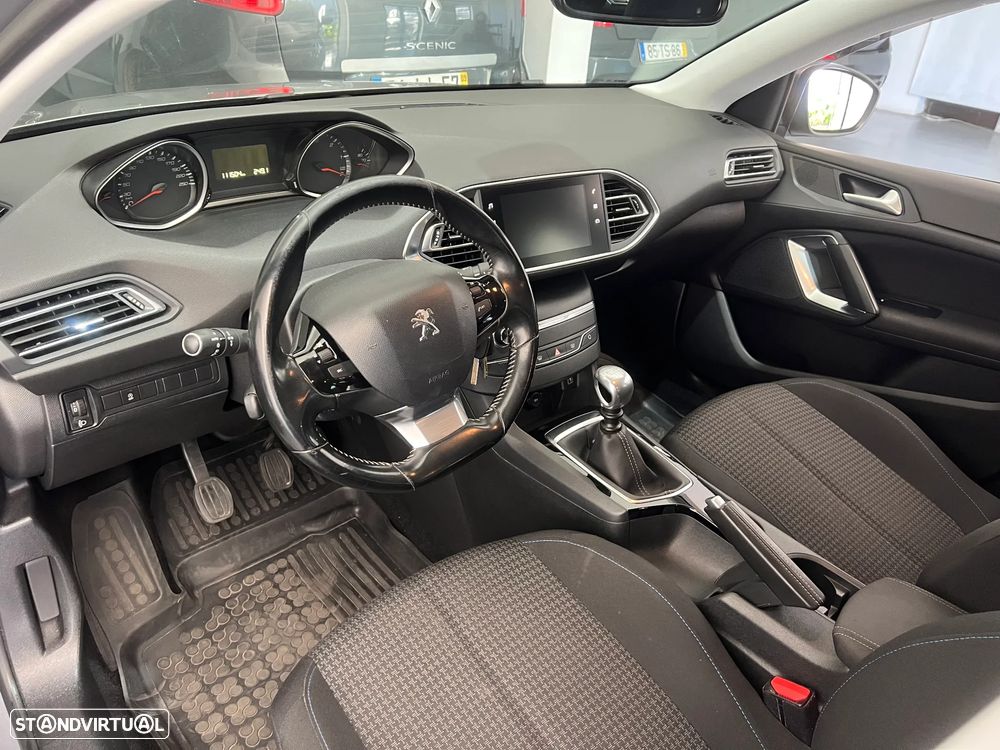 Peugeot 308 SW - 11