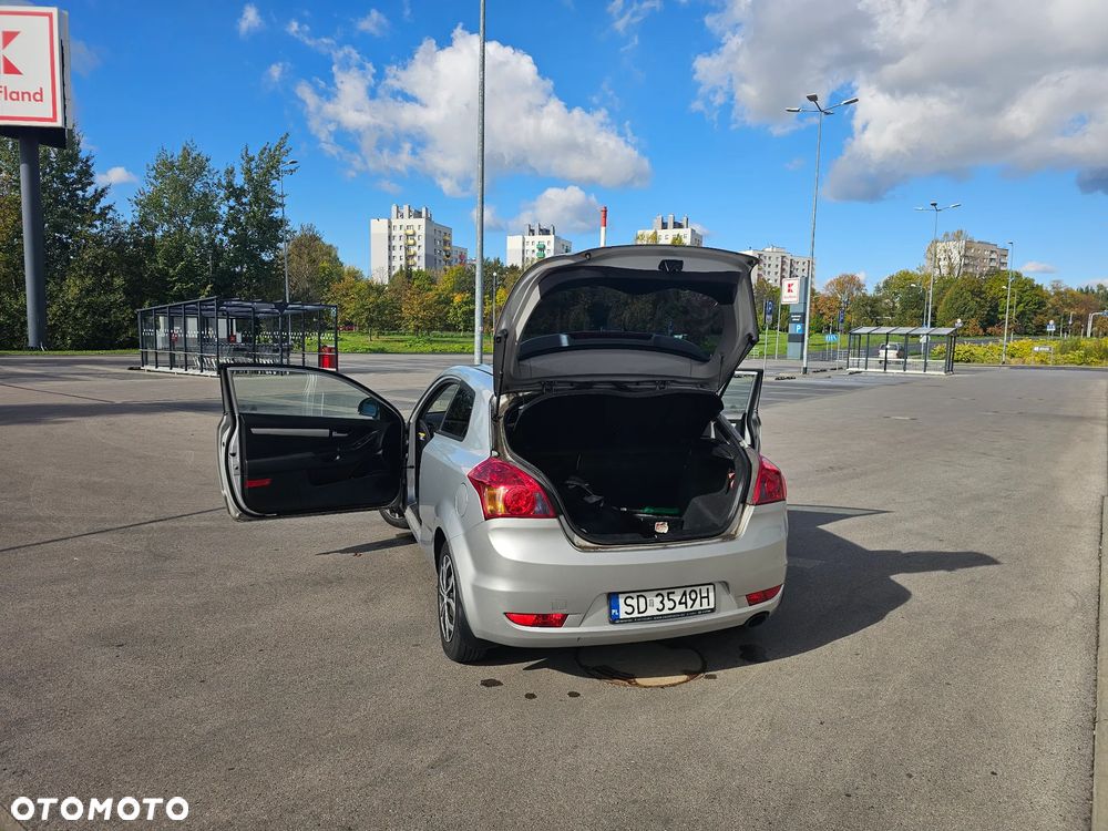 Kia Ceed 2009 photo 3