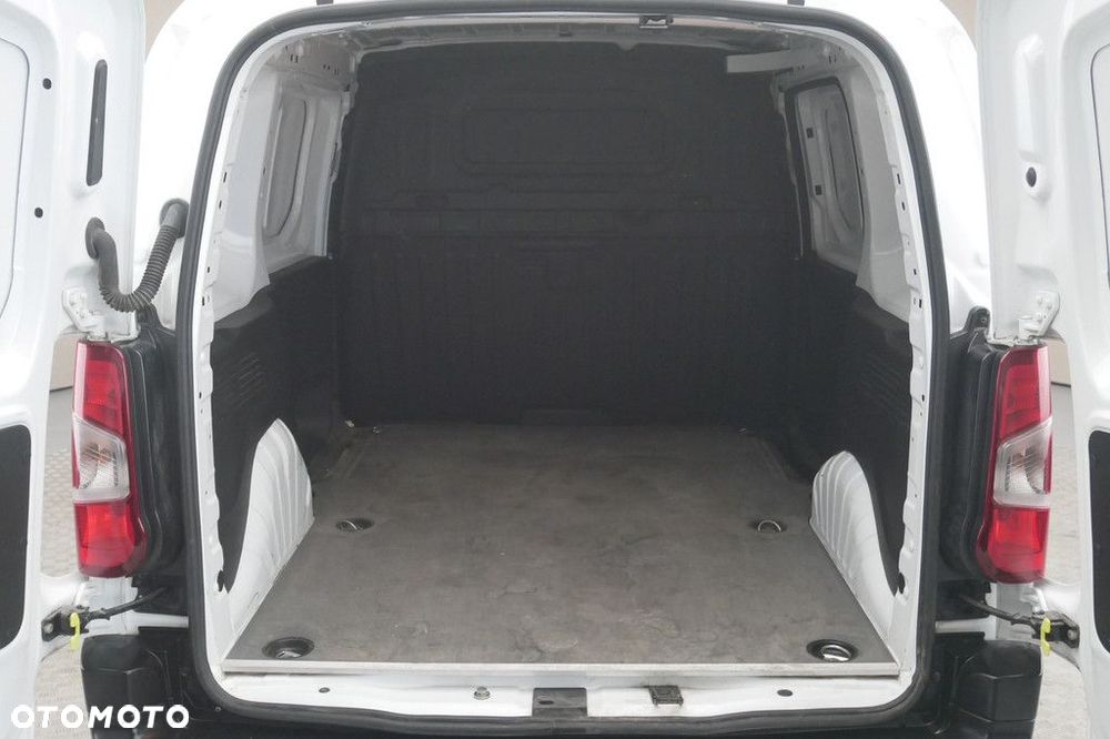 Toyota ProAce 1.5 D-4D Active SalonPL VAT23% Właścicielem pojazdu jest Ayvens Financial Services Polska - 16