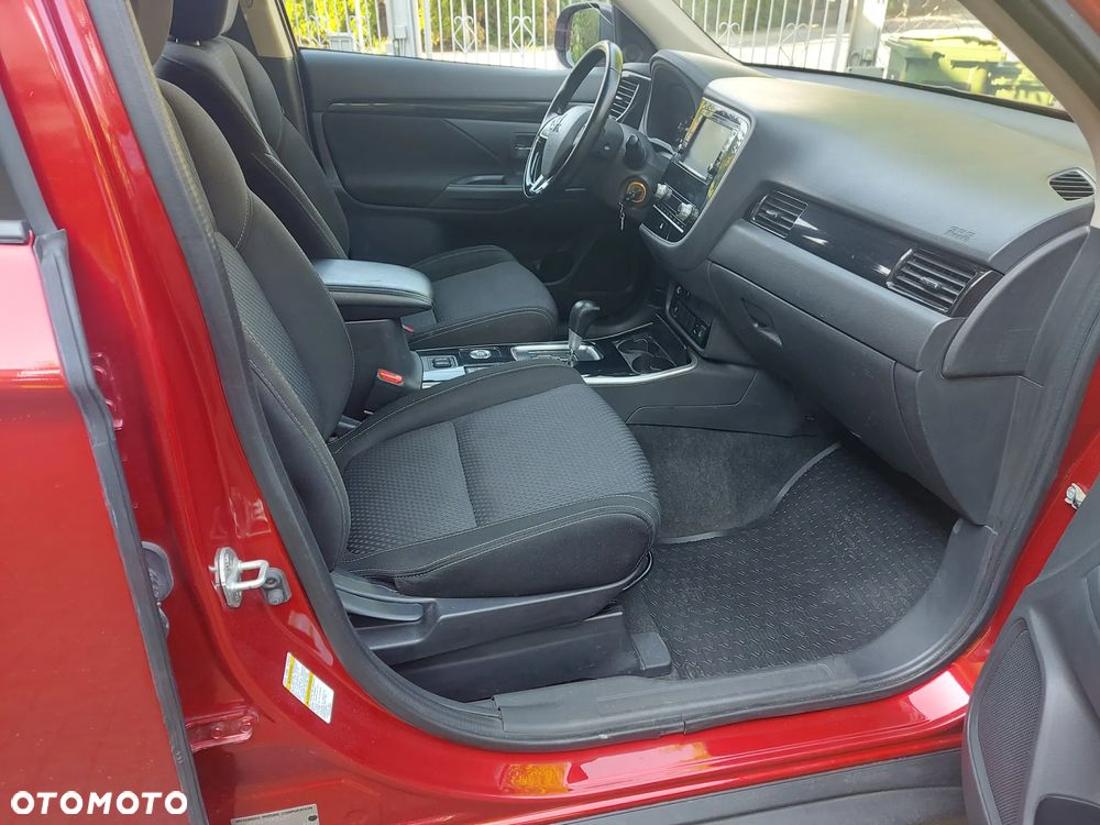 Mitsubishi Outlander - 11