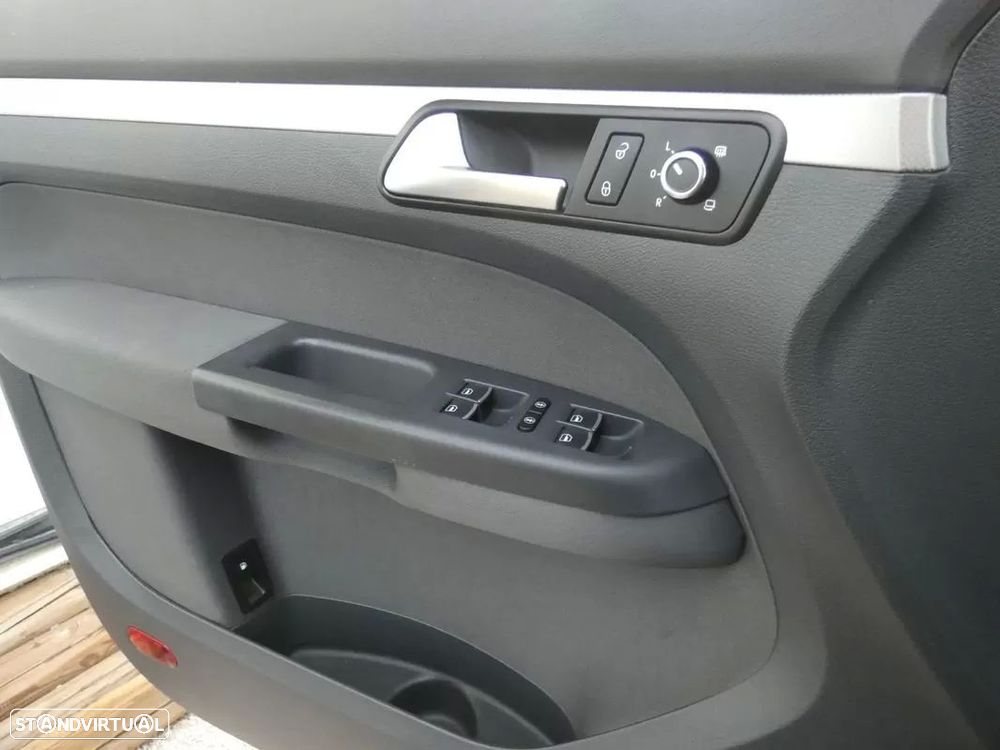 VW Touran 2.0 TDI DPF BlueMotion MATCH - 16