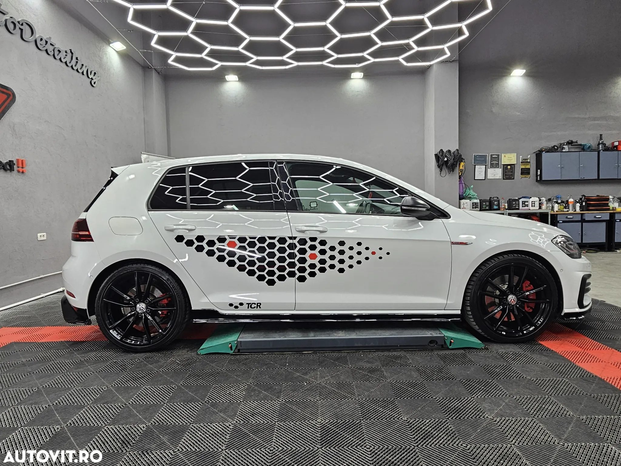 Volkswagen Golf GTI TCR 2.0 TSI OPF DSG - 2