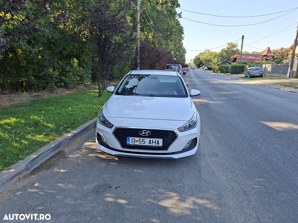 Hyundai i30 1.4 100CP 5DR M/T Comfort - 3