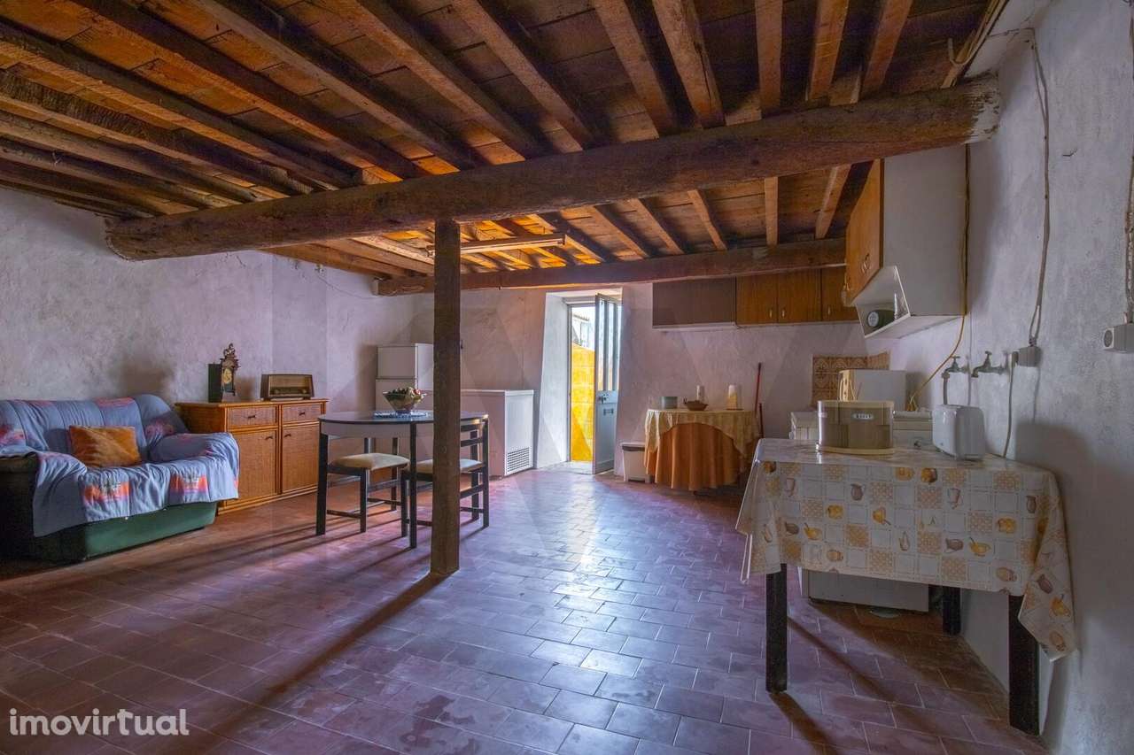 Edifício habitacional composto por 2 divisões de utilização independen - Grande imagem: 4/36