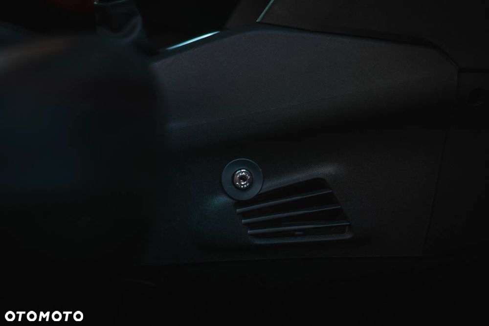 Peugeot 208 GTI 200 THP - 29