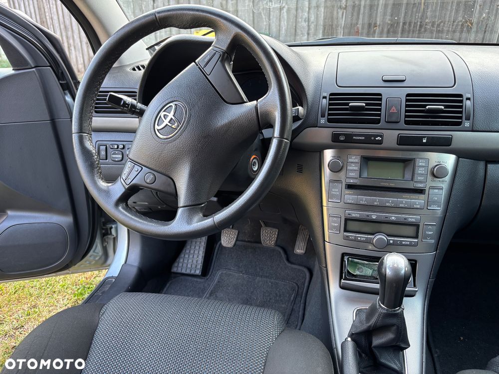 Toyota Avensis 1.8 VVT-i Sol Premium - 13