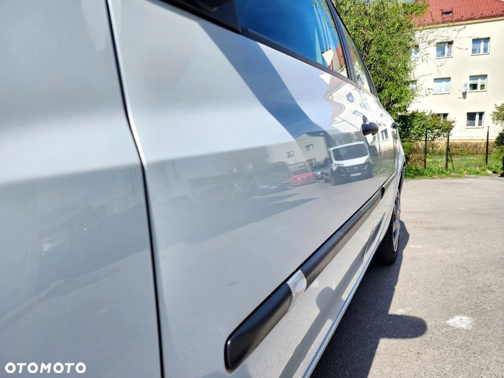 Renault Clio 1.2 16V 75 Expression - 9