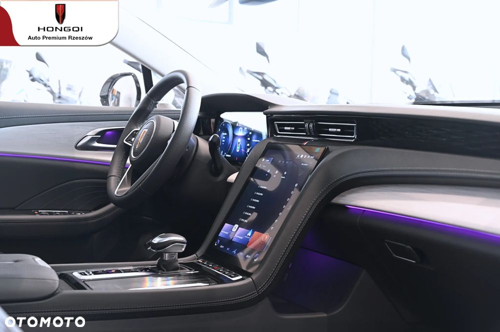 Hongqi H5 - 21