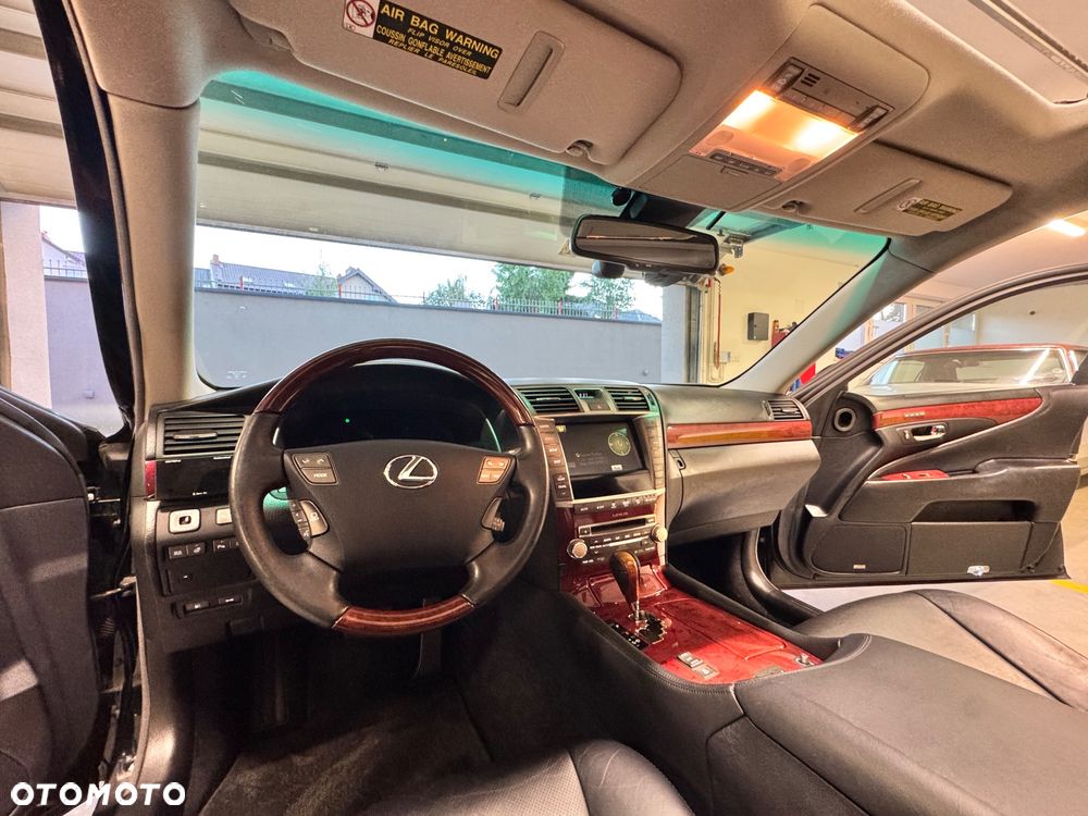 Lexus LS - 25