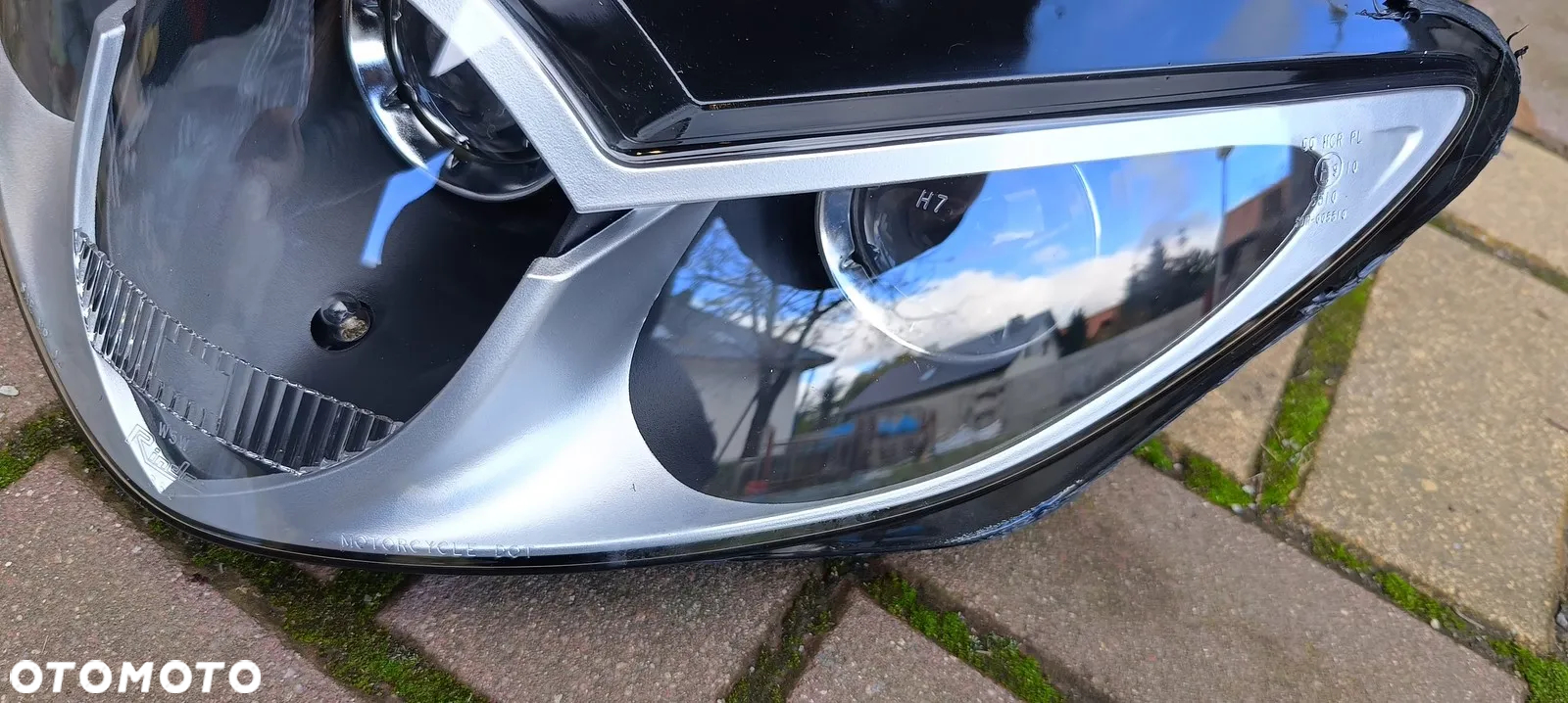 TRIUMPH SPRINT ST 1050 Lampa przód Reflektor - 2