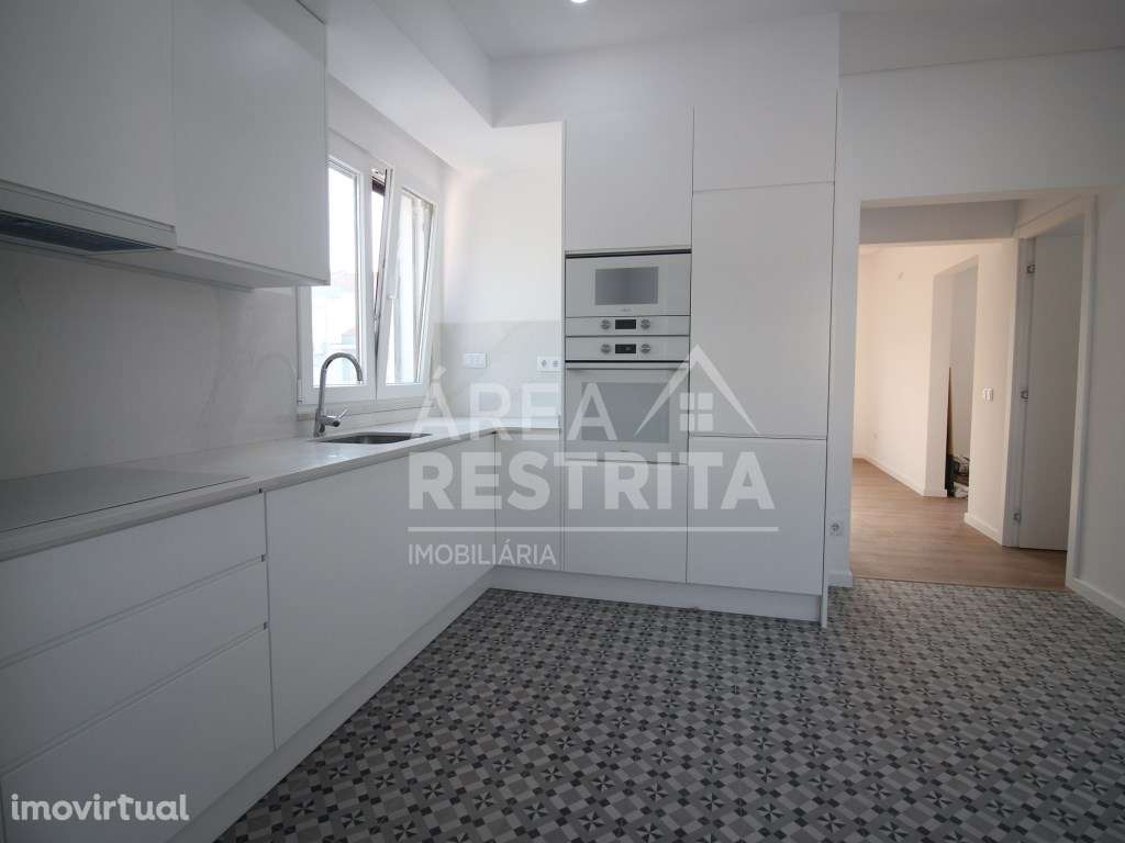 Andar de moradia T3 com quintal na Torre da Marinha, Seixal - Grande imagem: 3/32