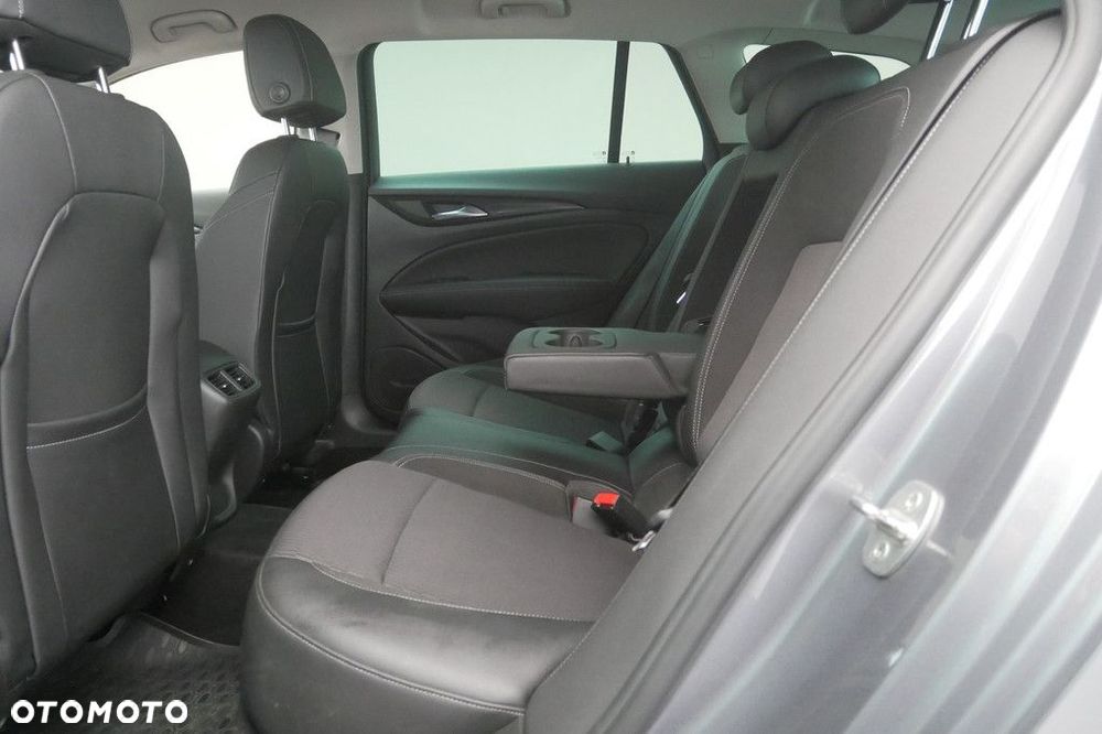 Opel Insignia - 15