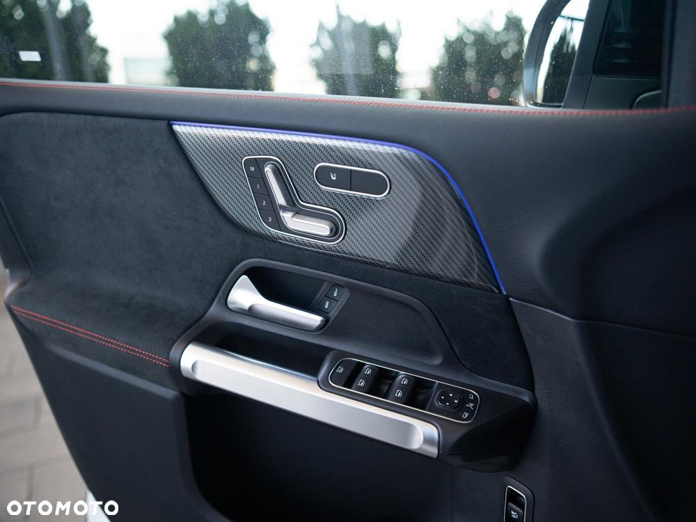 Mercedes-Benz GLB - 21