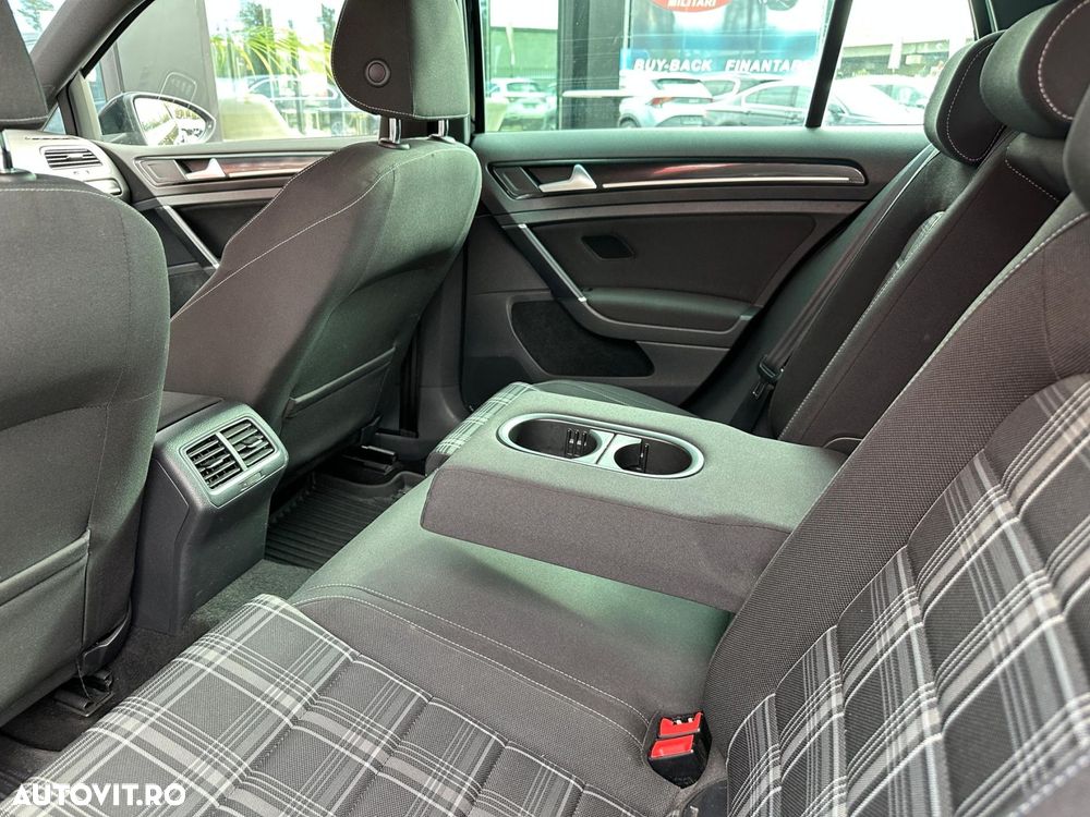 Volkswagen Golf - 18
