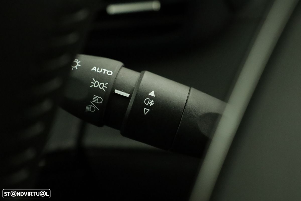 Peugeot 2008 1.2 PureTech Allure - 17
