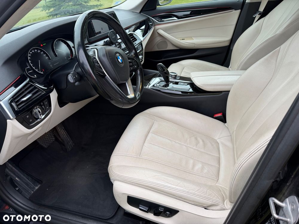 BMW Seria 5 520d xDrive - 14