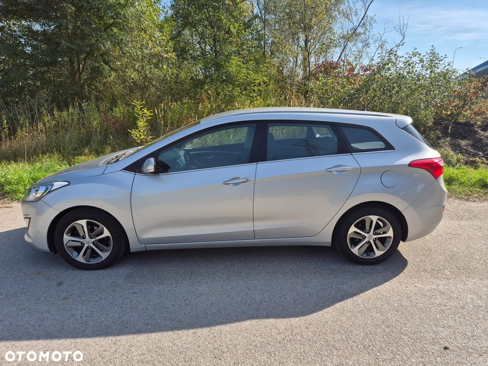 Hyundai i30 blue Kombi 1.6 CRDi Trend - 4