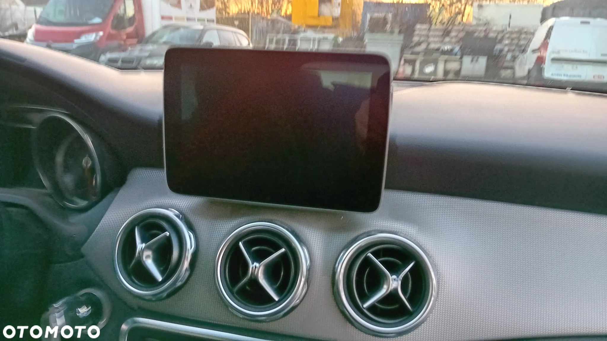 Mercedes-Benz GLA - 17