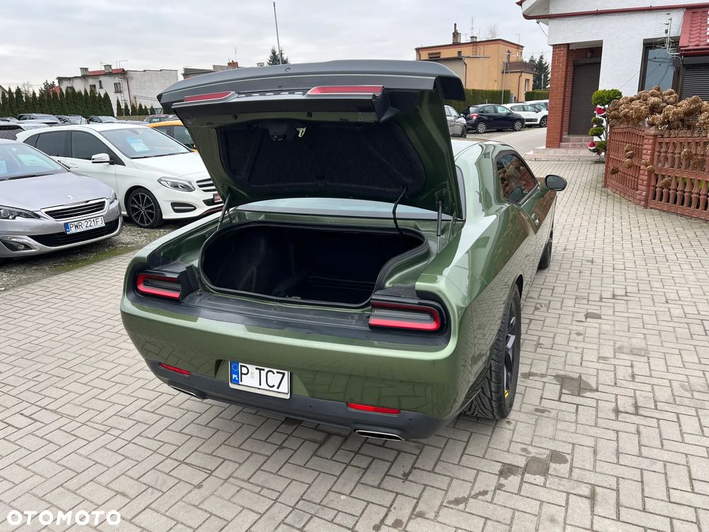 Dodge Challenger - 25