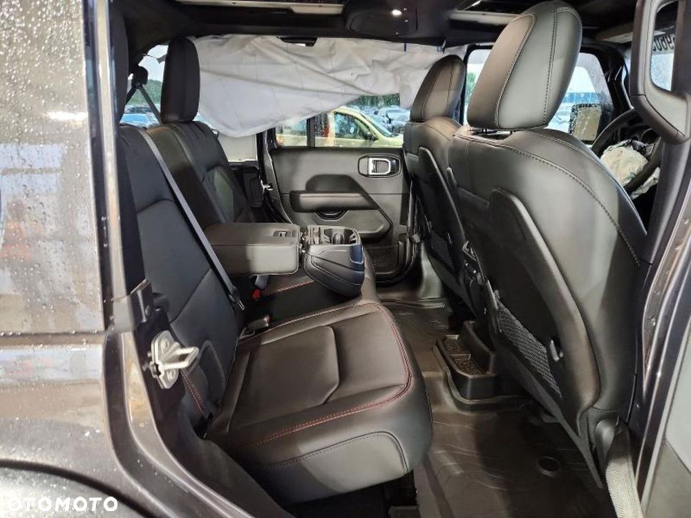 Jeep Wrangler - 11