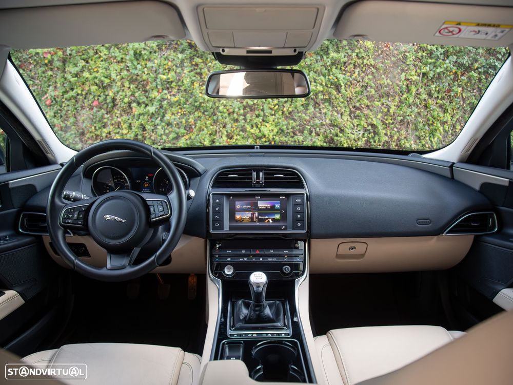 Jaguar XE 2.0 D Prestige - 21