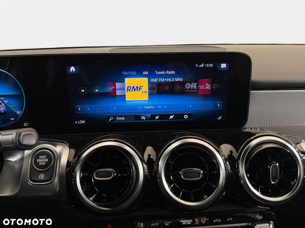 Mercedes-Benz GLB - 25