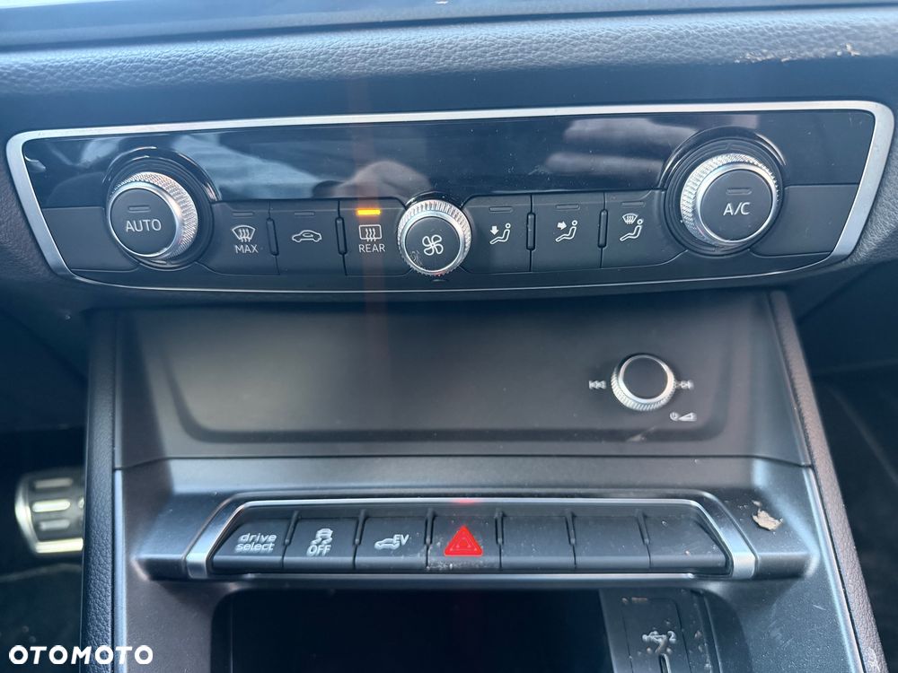 Audi Q3 45 TFSIe S tronic S line - 23