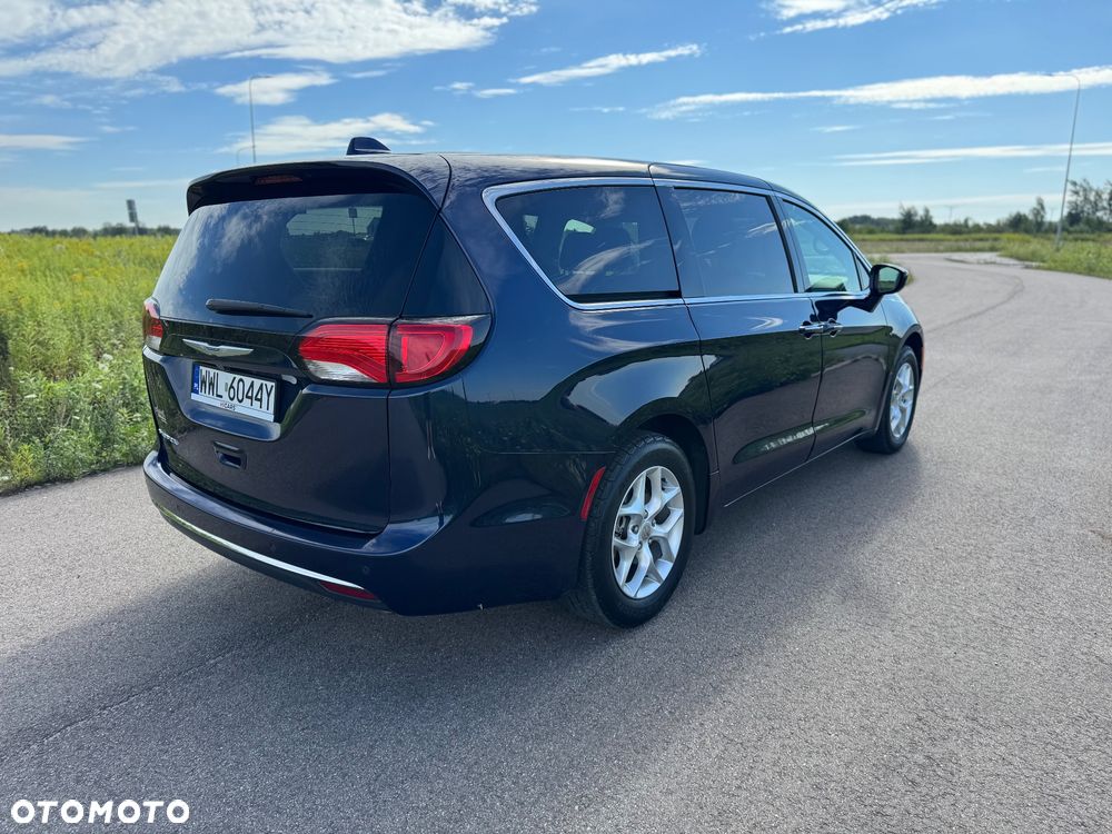 Chrysler Pacifica - 5