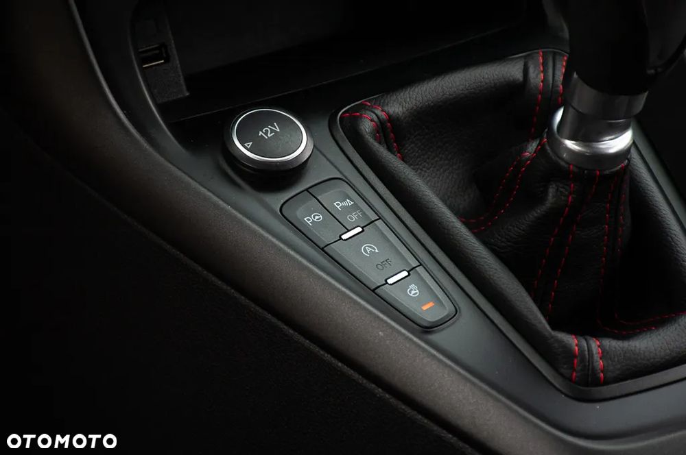 Ford Focus SW 1.5 EcoBoost S&S ST-LINE - 22